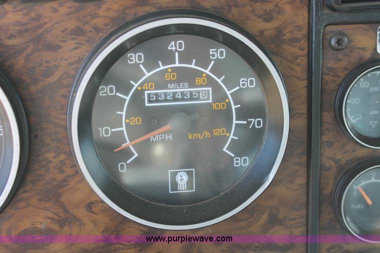 image for item H4181 1996 Kenworth T800B dump truck