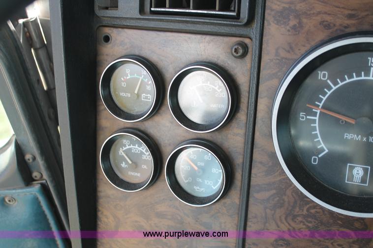 image for item H4181 1996 Kenworth T800B dump truck