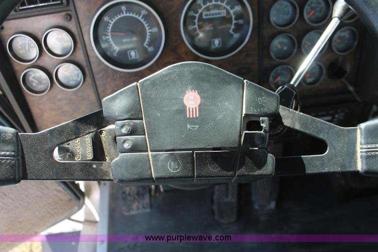 image for item H4181 1996 Kenworth T800B dump truck