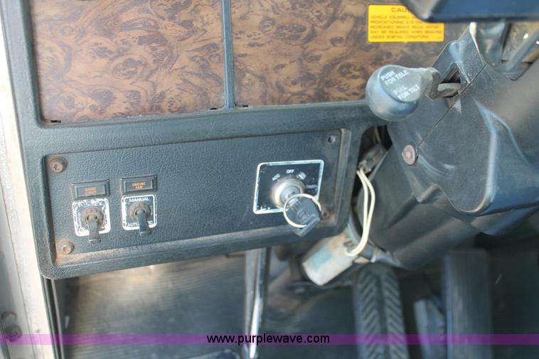 image for item H4181 1996 Kenworth T800B dump truck