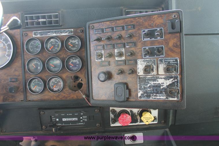 image for item H4181 1996 Kenworth T800B dump truck