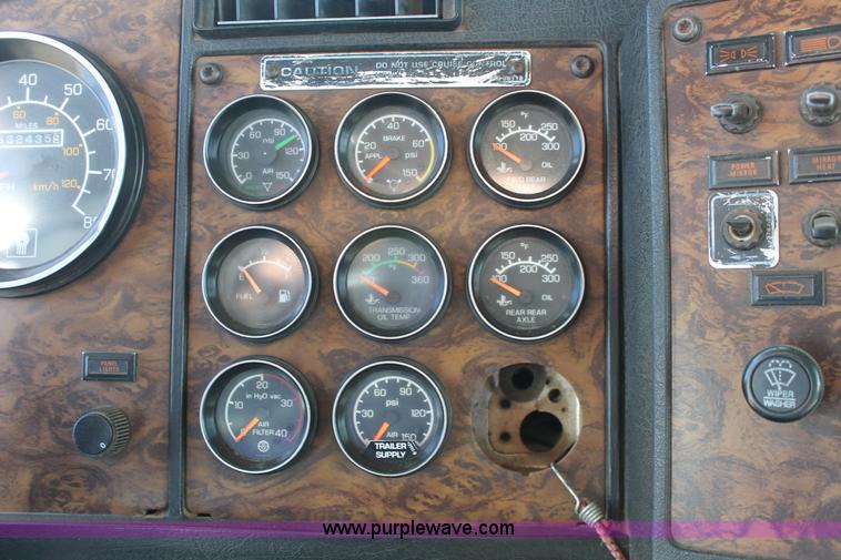 image for item H4181 1996 Kenworth T800B dump truck