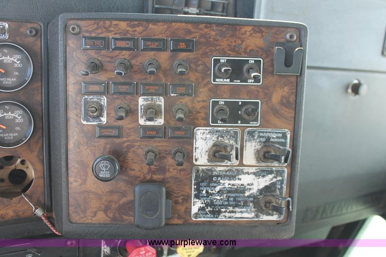 image for item H4181 1996 Kenworth T800B dump truck