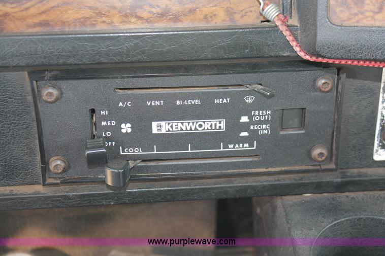 image for item H4181 1996 Kenworth T800B dump truck