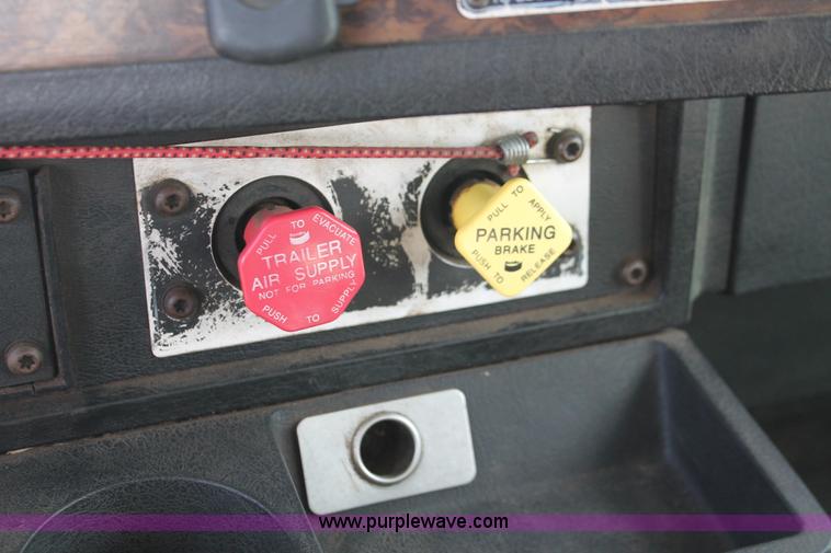 image for item H4181 1996 Kenworth T800B dump truck