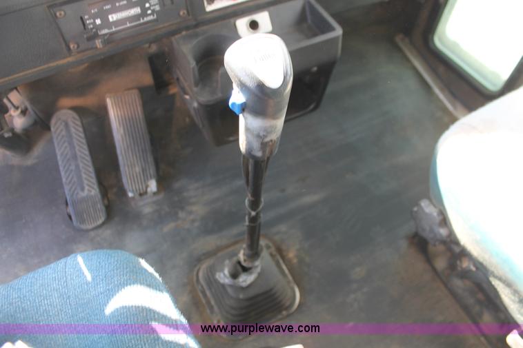 image for item H4181 1996 Kenworth T800B dump truck