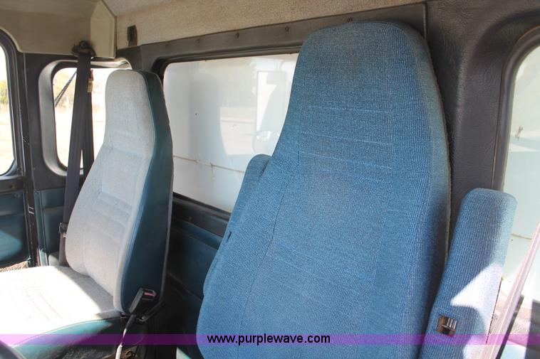 image for item H4181 1996 Kenworth T800B dump truck