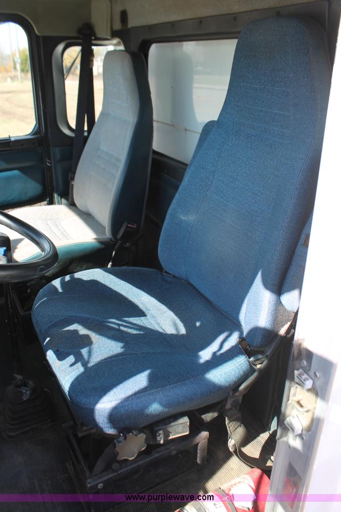 image for item H4181 1996 Kenworth T800B dump truck