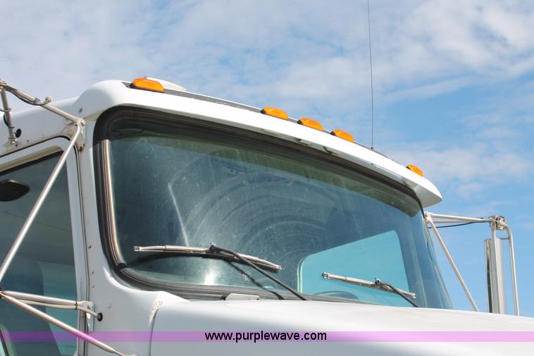 image for item H4181 1996 Kenworth T800B dump truck