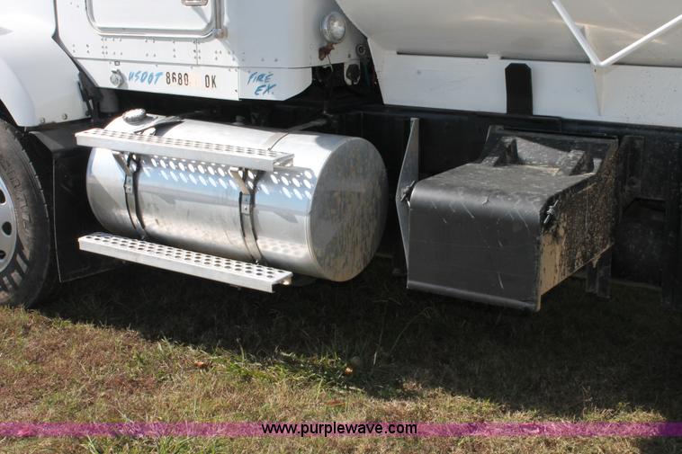 image for item H4181 1996 Kenworth T800B dump truck