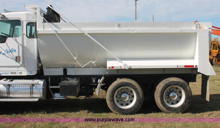 image for item H4181 1996 Kenworth T800B dump truck