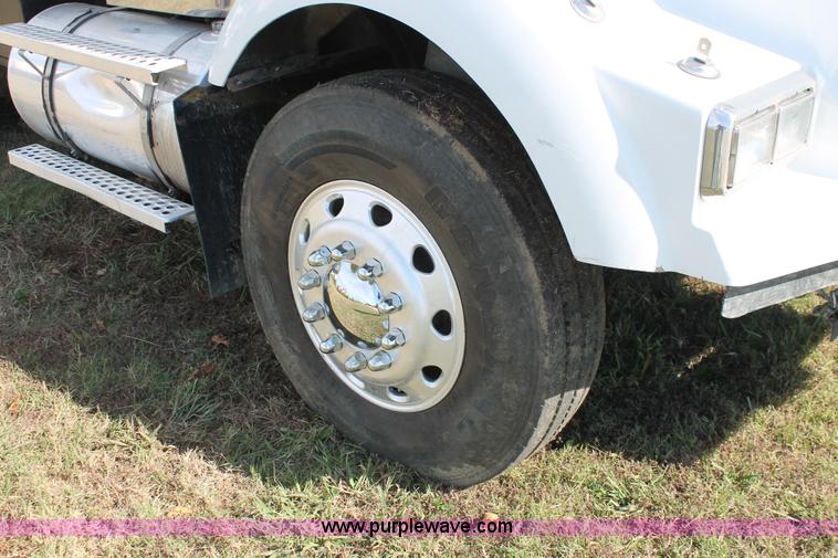 image for item H4181 1996 Kenworth T800B dump truck