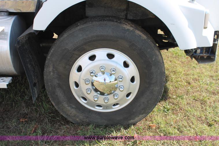 image for item H4181 1996 Kenworth T800B dump truck