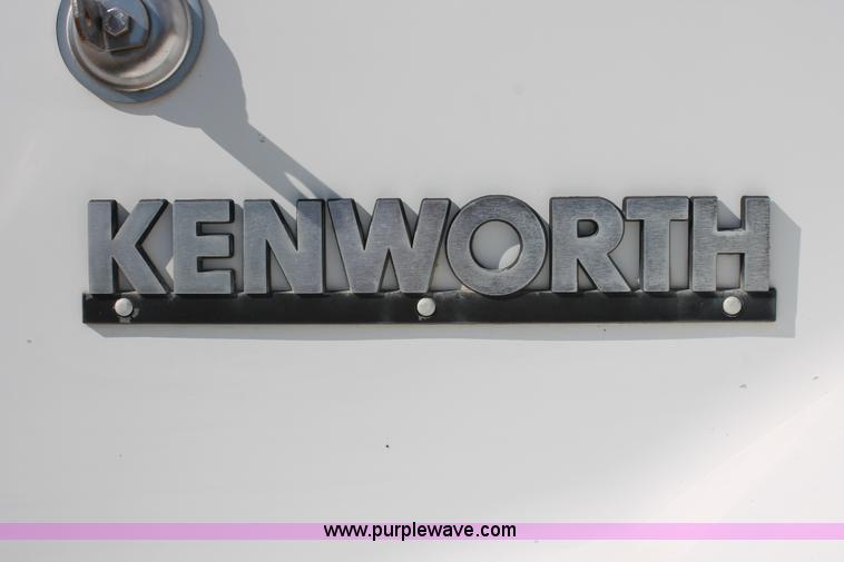 image for item H4181 1996 Kenworth T800B dump truck