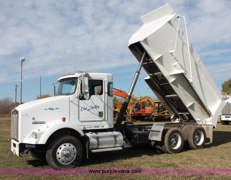 image for item H4181 1996 Kenworth T800B dump truck