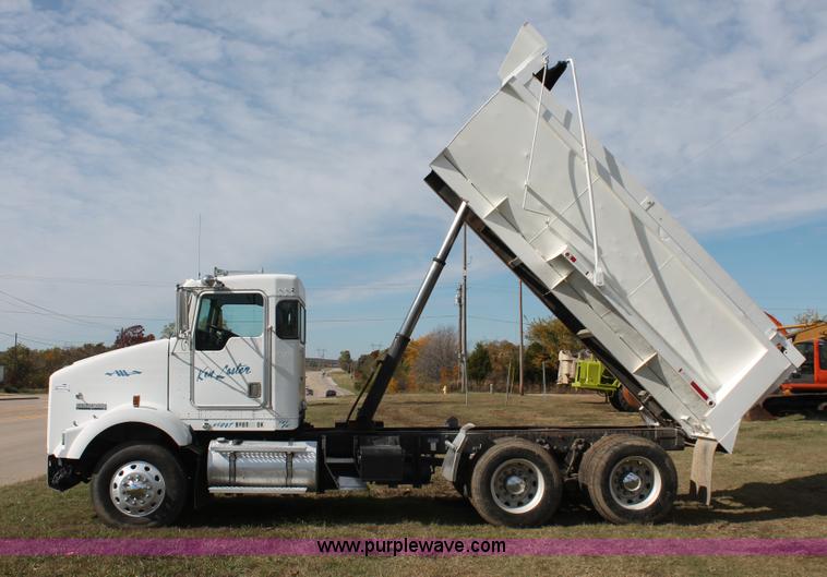 image for item H4181 1996 Kenworth T800B dump truck