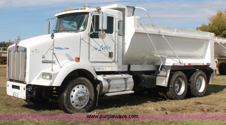 image for item H4182 1996 Kenworth T800B dump truck