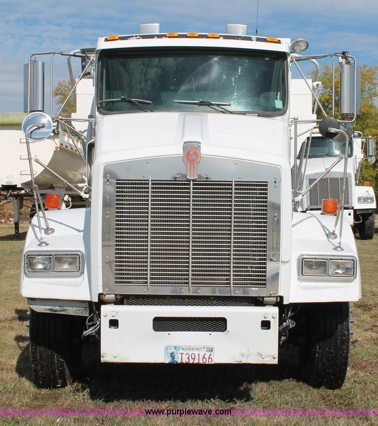 image for item H4182 1996 Kenworth T800B dump truck