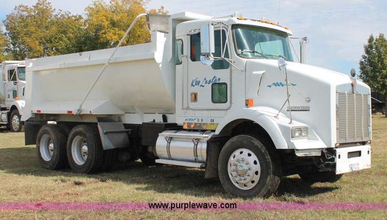 image for item H4182 1996 Kenworth T800B dump truck