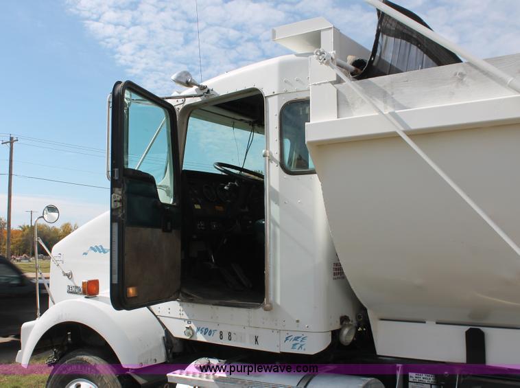 image for item H4182 1996 Kenworth T800B dump truck