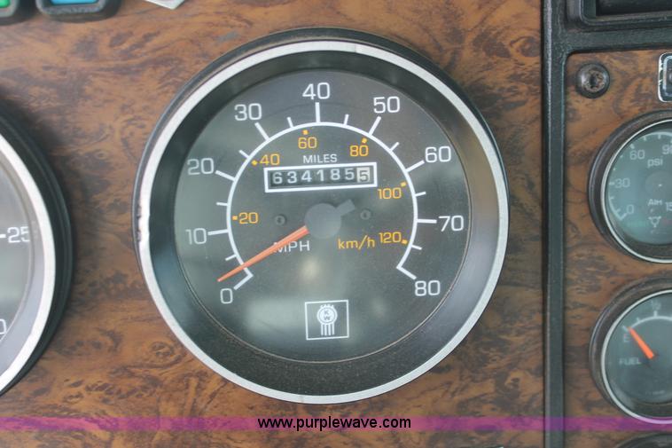 image for item H4182 1996 Kenworth T800B dump truck