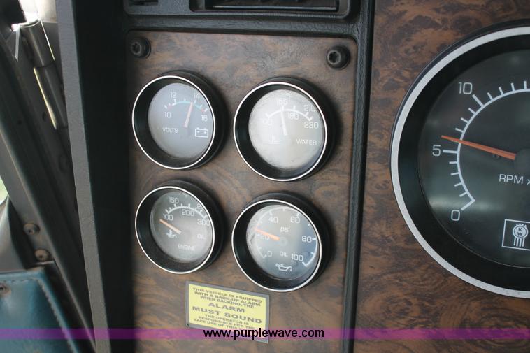 image for item H4182 1996 Kenworth T800B dump truck