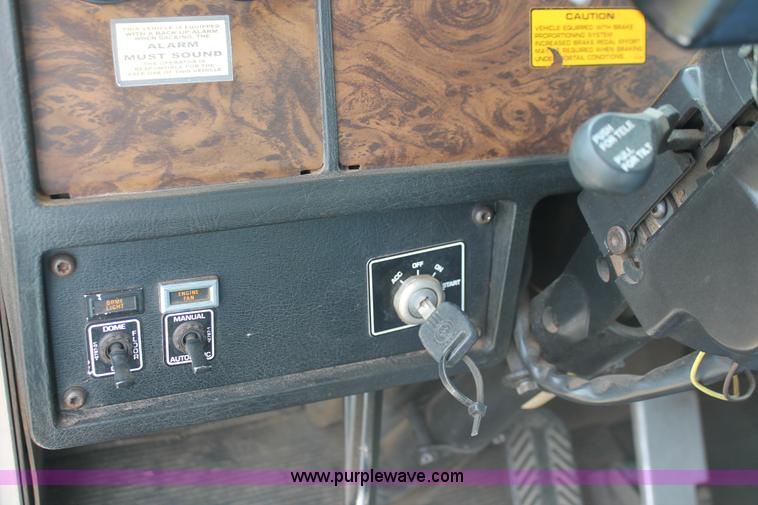 image for item H4182 1996 Kenworth T800B dump truck