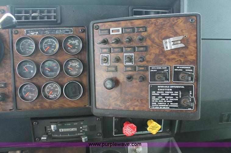 image for item H4182 1996 Kenworth T800B dump truck