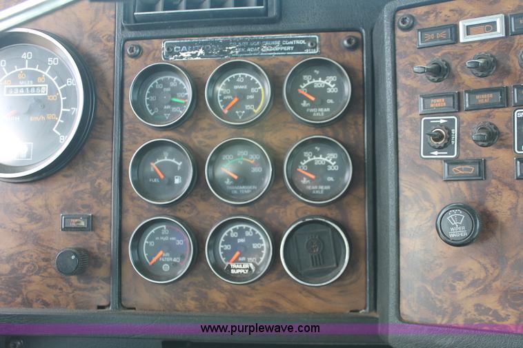 image for item H4182 1996 Kenworth T800B dump truck