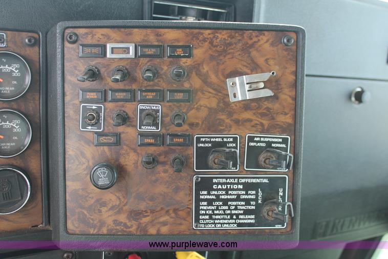 image for item H4182 1996 Kenworth T800B dump truck