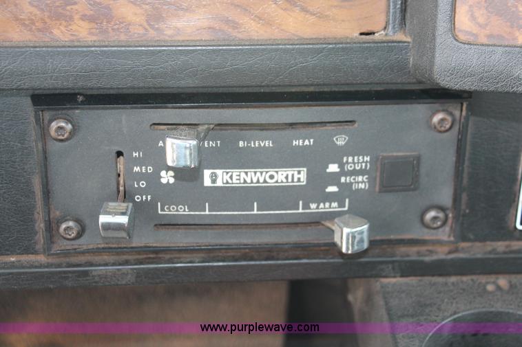 image for item H4182 1996 Kenworth T800B dump truck