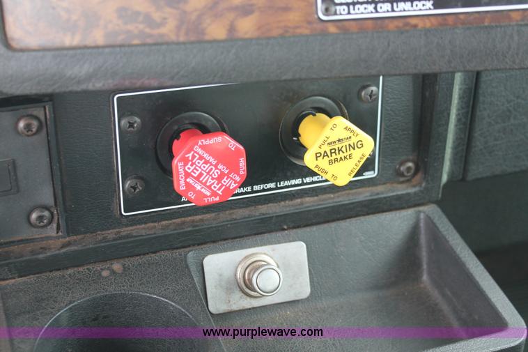 image for item H4182 1996 Kenworth T800B dump truck