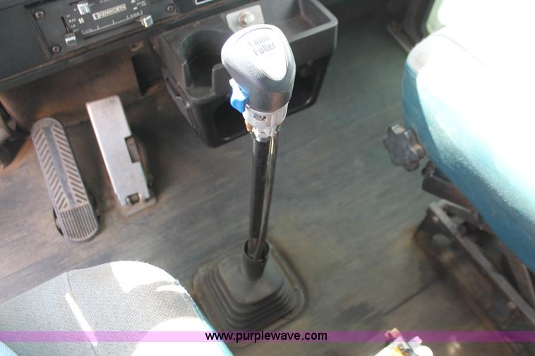 image for item H4182 1996 Kenworth T800B dump truck