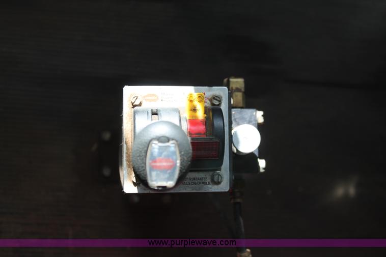 image for item H4182 1996 Kenworth T800B dump truck