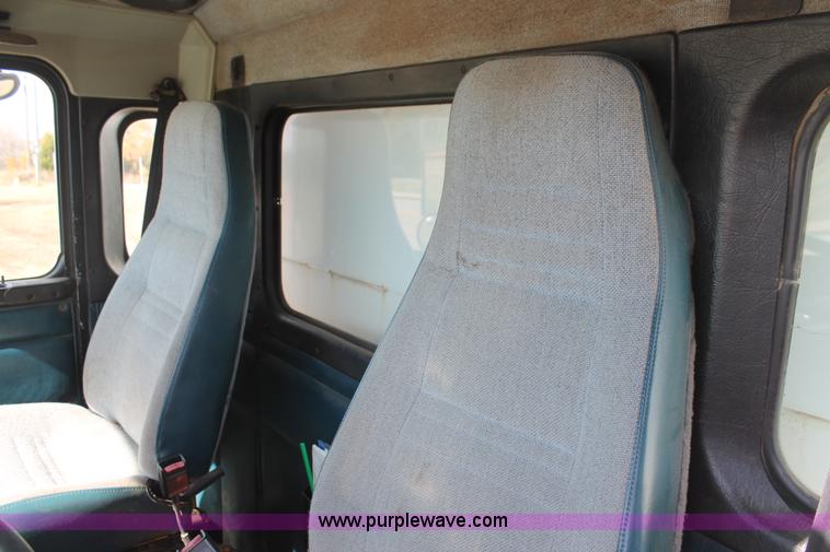 image for item H4182 1996 Kenworth T800B dump truck