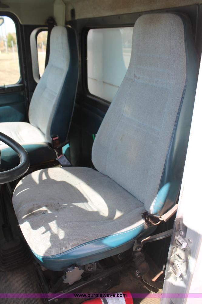 image for item H4182 1996 Kenworth T800B dump truck