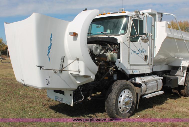 image for item H4182 1996 Kenworth T800B dump truck