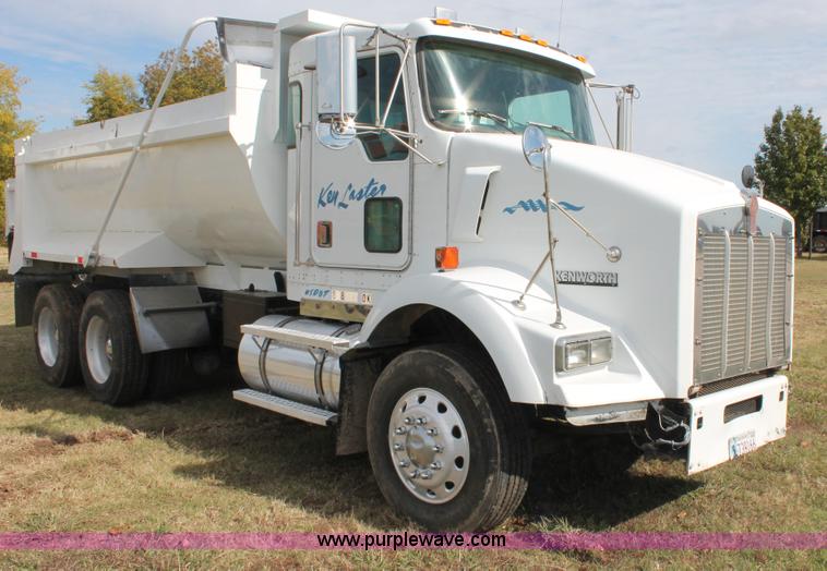 image for item H4182 1996 Kenworth T800B dump truck