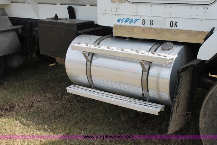 image for item H4182 1996 Kenworth T800B dump truck