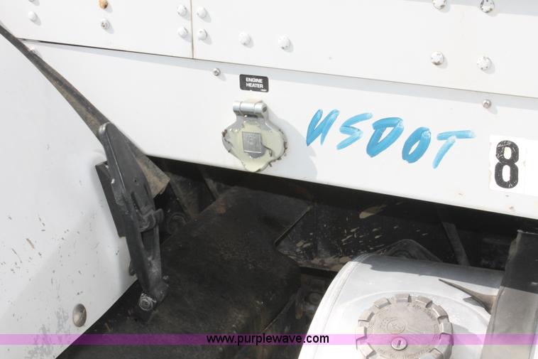 image for item H4182 1996 Kenworth T800B dump truck