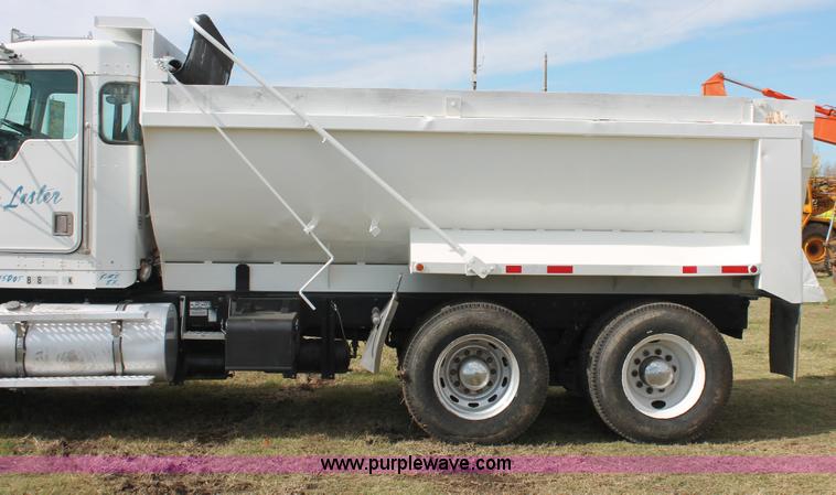 image for item H4182 1996 Kenworth T800B dump truck