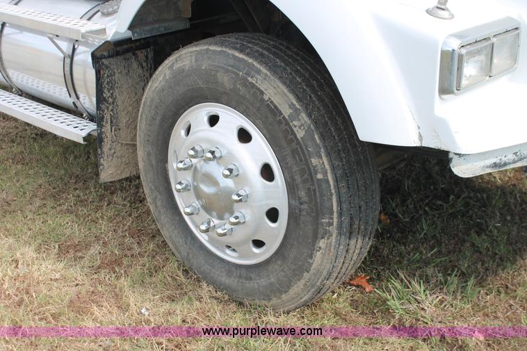 image for item H4182 1996 Kenworth T800B dump truck