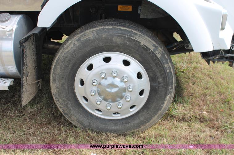 image for item H4182 1996 Kenworth T800B dump truck