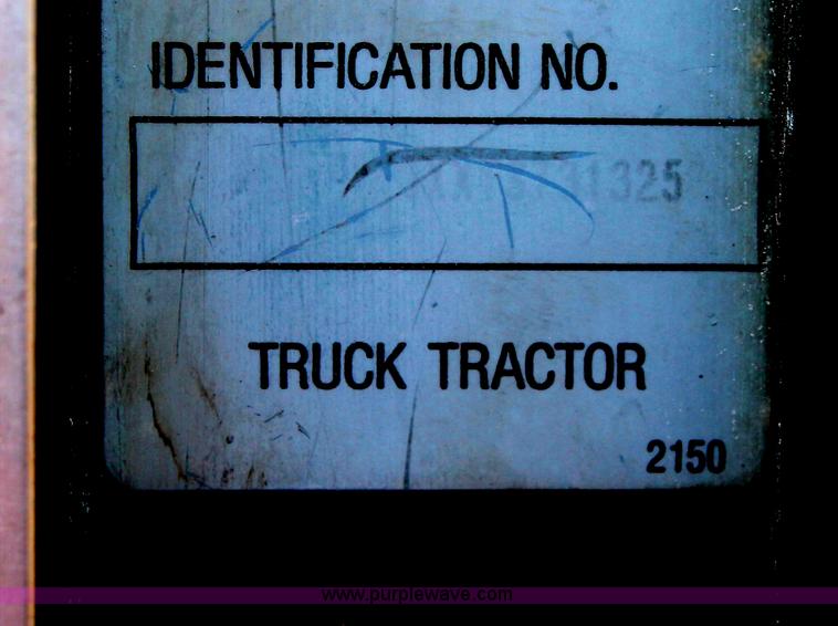 image for item H4182 1996 Kenworth T800B dump truck