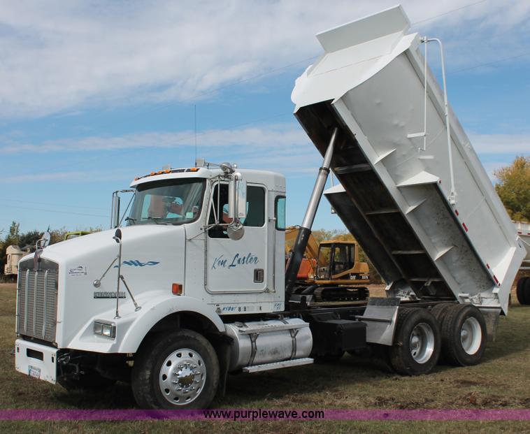 image for item H4182 1996 Kenworth T800B dump truck