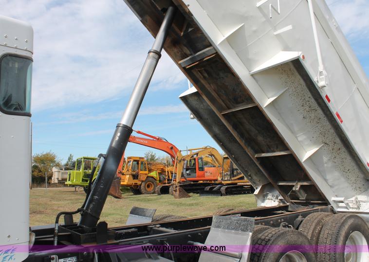 image for item H4182 1996 Kenworth T800B dump truck