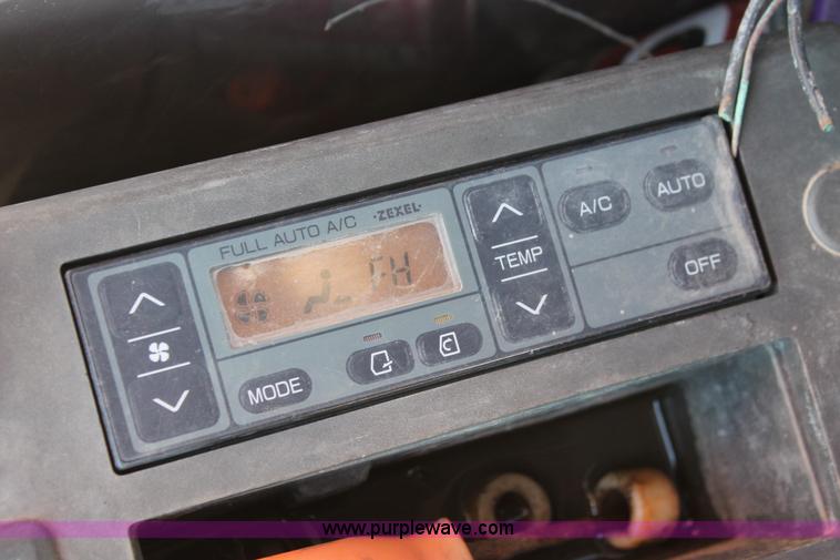 image for item H4183 2005 Hitachi Zaxis ZX200LC excavator