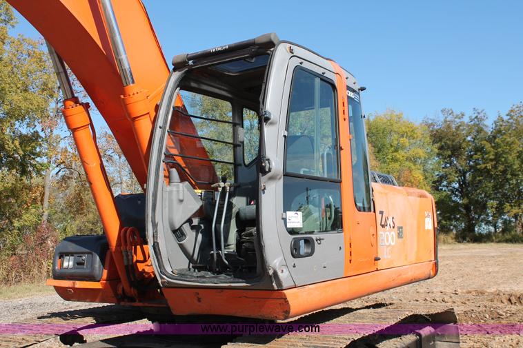 image for item H4183 2005 Hitachi Zaxis ZX200LC excavator