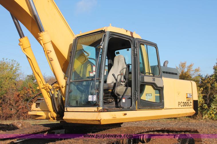 image for item H4184 2002 Komatsu PC300LC-6LE excavator