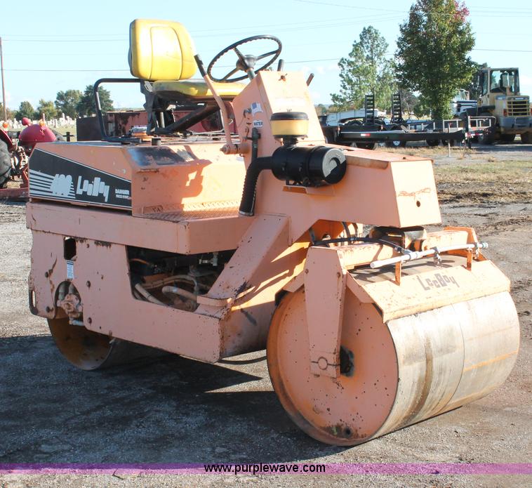 image for item H4186 LeeBoy 400 roller